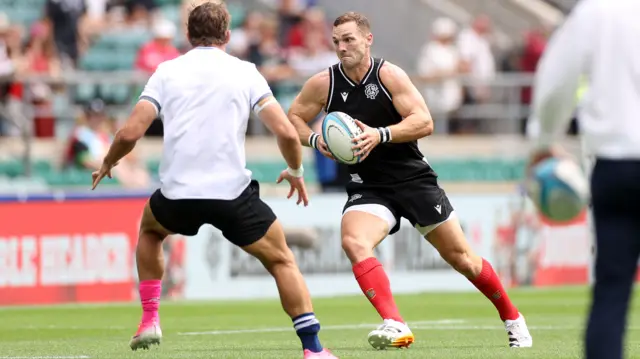 Elliot Dee and George North warm-up