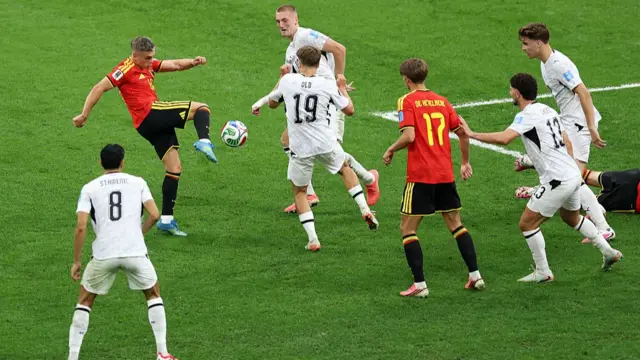Leandro Trossard scores a goal