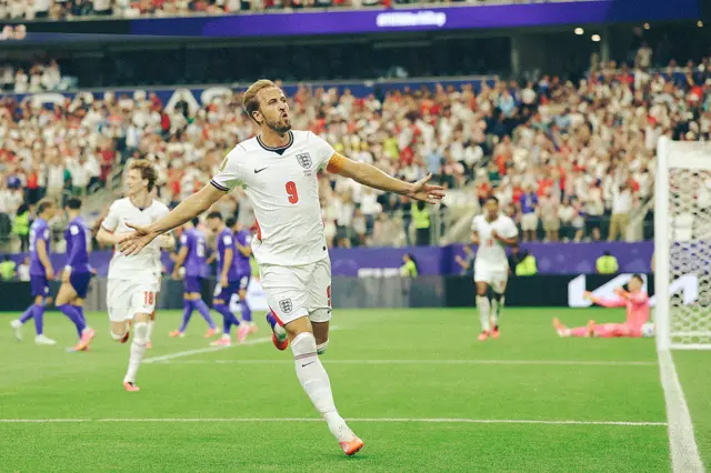 Harry Kane celebrates