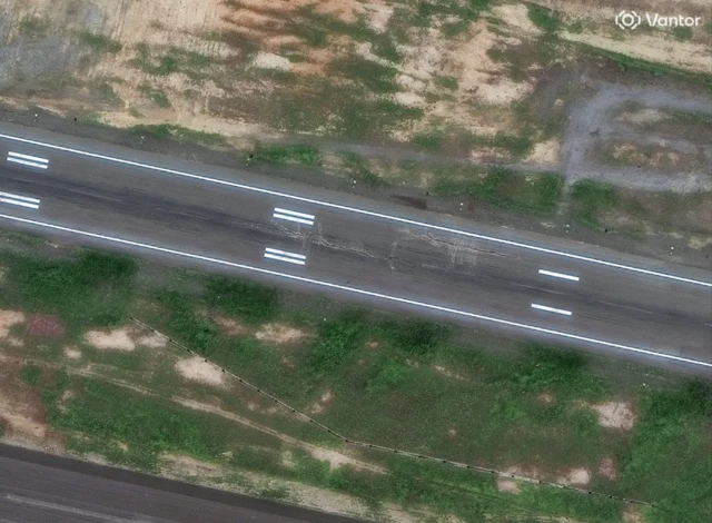 Cracks have appeared on the runway of Simon Bolivar International Airport