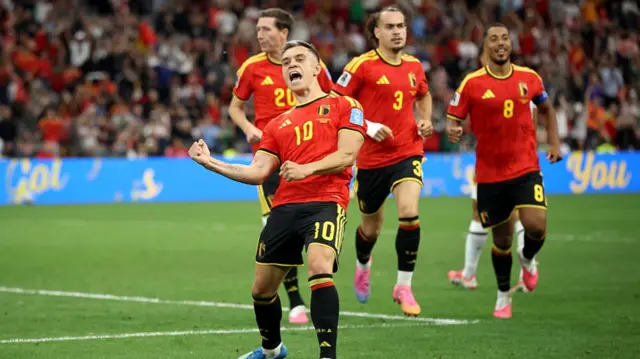 Leandro Trossard scores