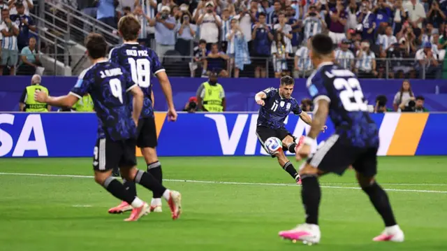 Giovani Lo Celso scores