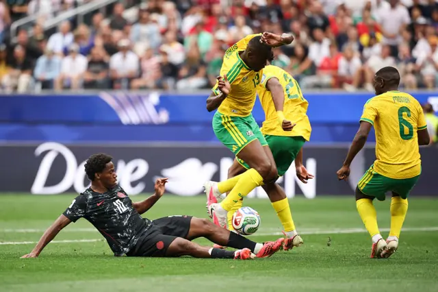 Sphephelo Sithole battling with Jonathan David