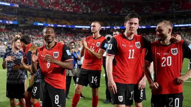 David Alaba and teammates applaud fans