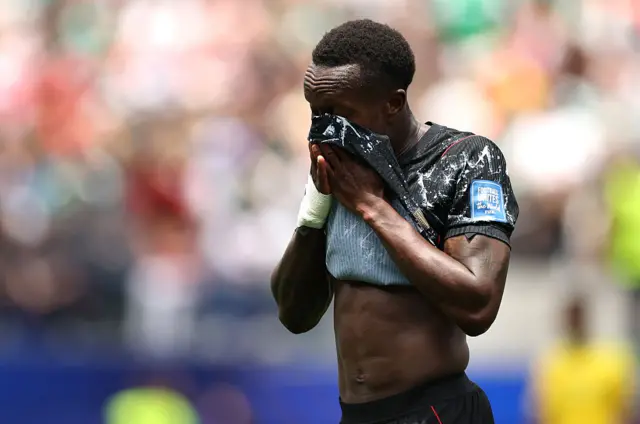 Richie Laryea with his shirt over his face
