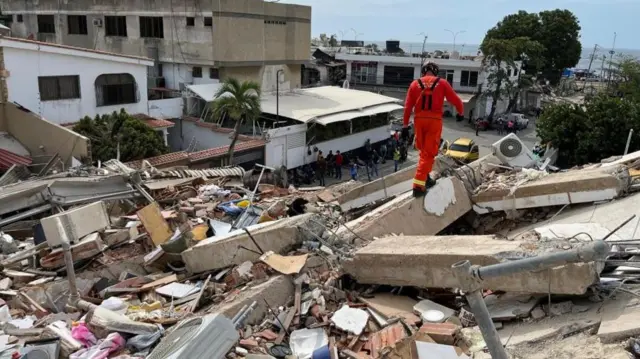 UK search and rescue team UKIsar carrying out a search in Caraballeda La Guaira on 29 June
