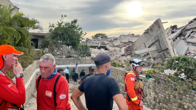UK search and rescue team UKIsar carrying out searches in Carabelleda La Guaira. Caraballeda is a Venezuelan town, capital of the parish of the same name La Guaira state. Date: June 28th 2026 Credit UK ISAR
