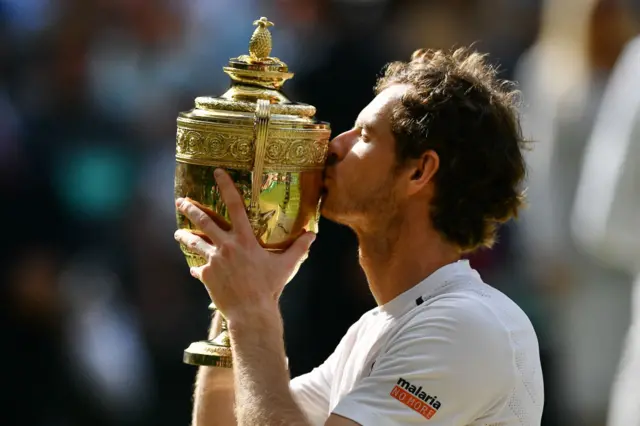 Andy Murray celebrates winning Wimbledon in 2016