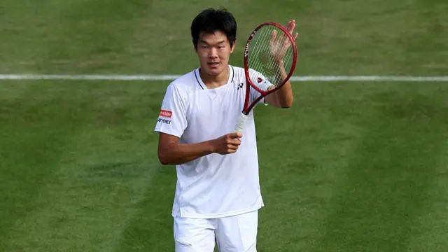 Michael Zheng of United States acknowledges the crowd