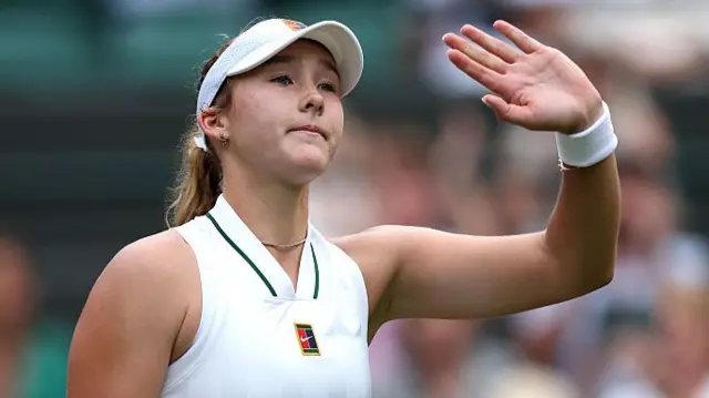 Mirra Andreeva acknowledges the crowd