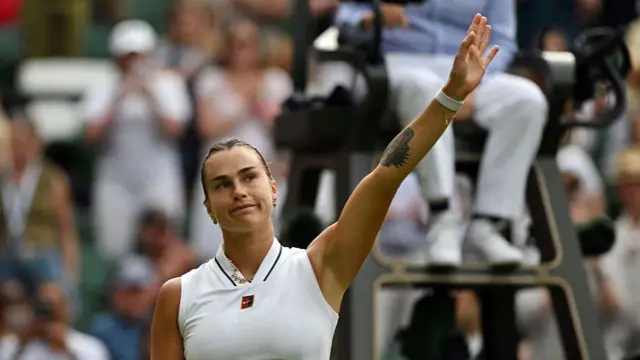 Aryna Sabalenka waves to the crowd