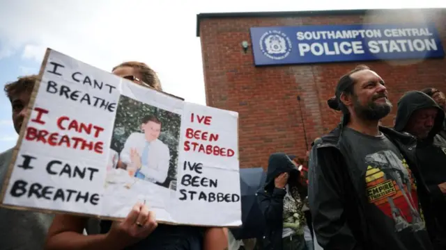 Protesters gather outside Southampton Central Police Station following the conviction of Vikrum Digwa for the murder of student Henry Nowak, in Southampton, Britain, June 2, 2026.