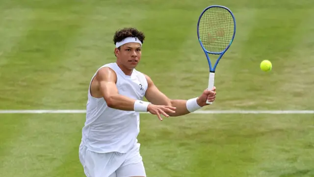 Ben Shelton hits a forehand