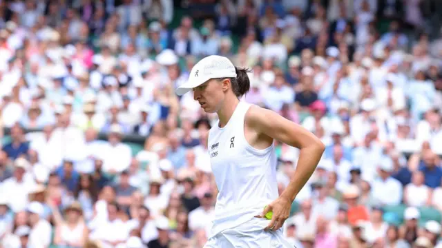 Iga Swiatek on court
