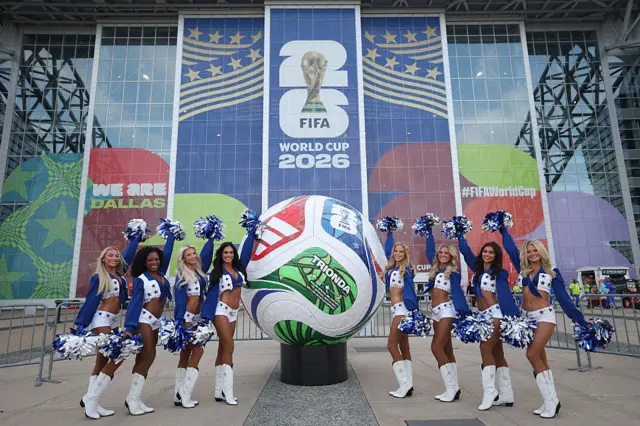 CHeerleaders at Dallas Stadium