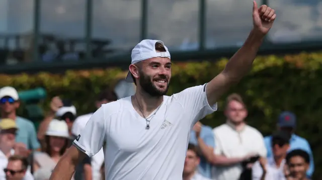 Jacob Fearnley celebrating