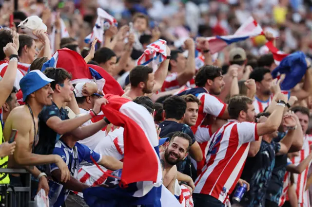 Paraguayan fans celebrate