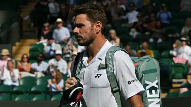 Wawrinka walking onto court