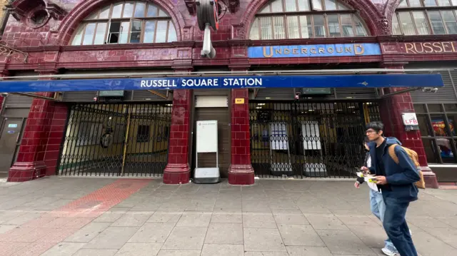 Russel Sq station