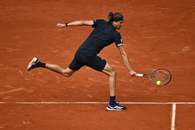 Alexander Zverev plays a backhand