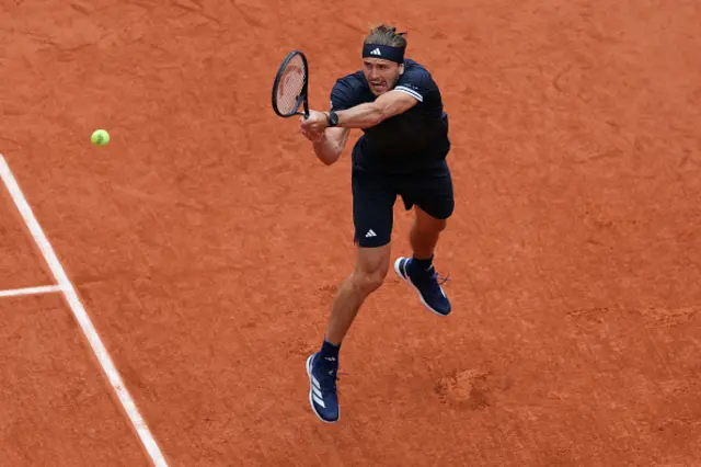 Alexander Zverev plays a backhand