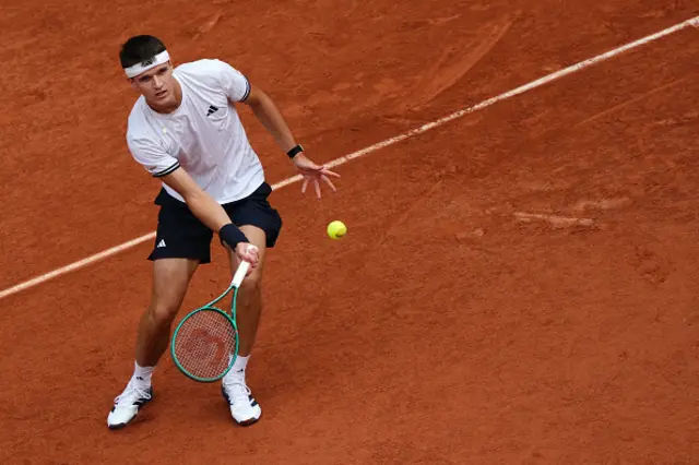 Jakub Mensik plays a forehand