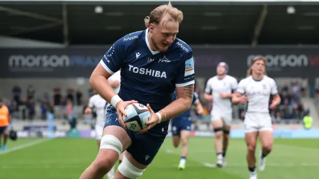 Ben Bamber crosses the try-line for Sale Sharks