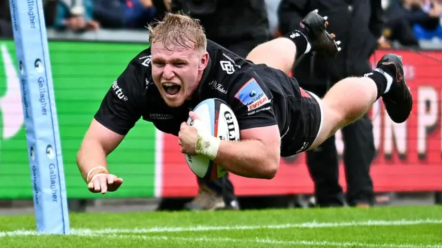 Max Norey dives over the try-line