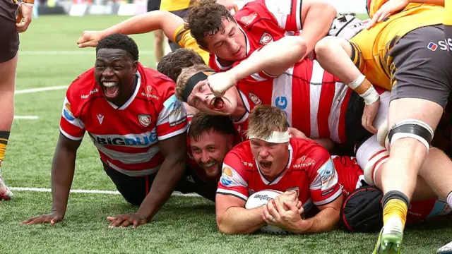 Gloucester players celebrate scoring try