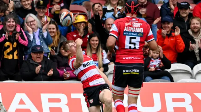 Ben Redshaw celebrates scoring a try for Gloucester