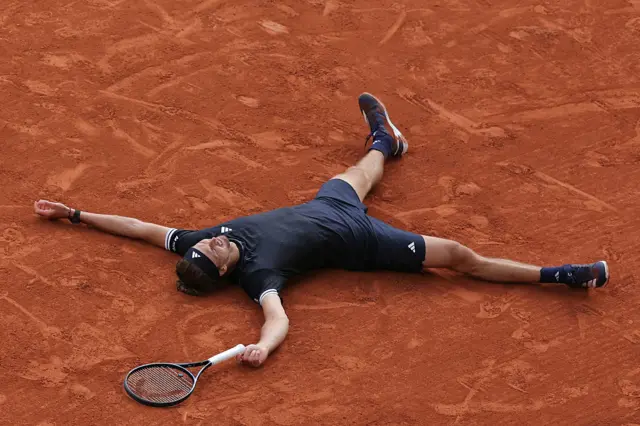 Alexander Zverev celebrates French Open victory