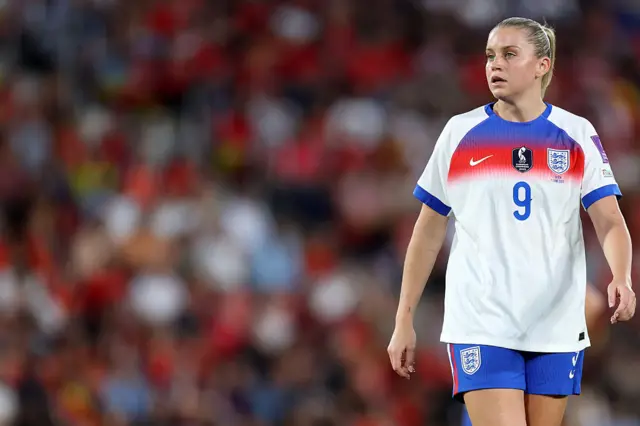 Alessia Russo in an England home kit