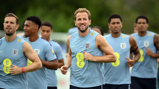 Jordan Henderson and Harry Kane in England training