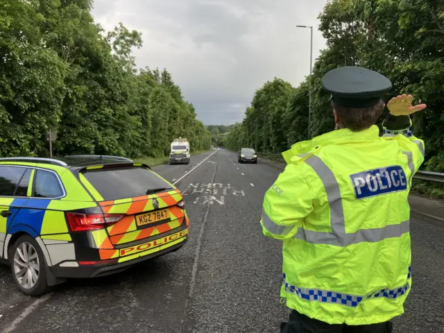 police diverting traffic in londonderry