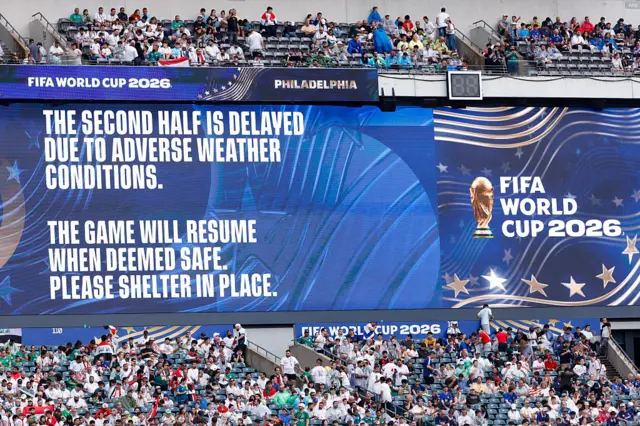Weather delay sign in Philadelphis