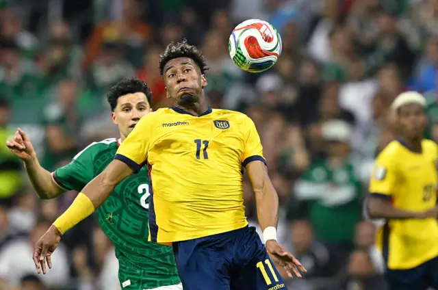 Kevin Rodriguez controls the ball with his chest