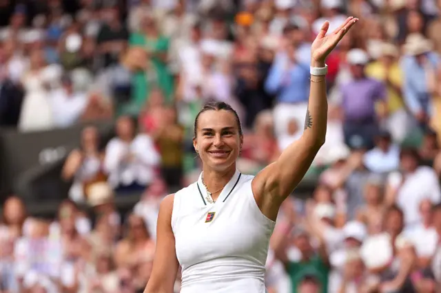 Aryna Sabalenka in action a Wimbledon