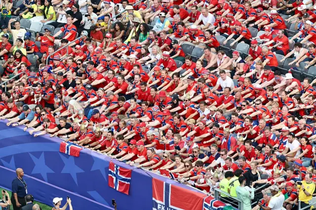 Norway fans rowing