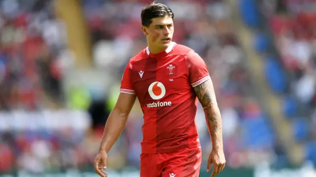 Louis Rees-Zammit in action for Wales against Fiji