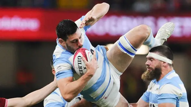 Guido Petti claims a restart for Argentina against Wales