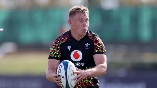 Sam Costelow training with Wales in Argentina