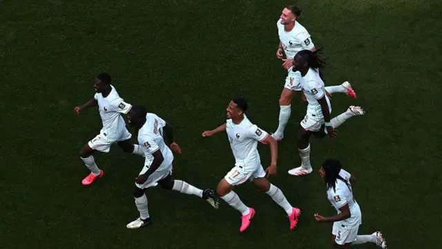 france players celebrating