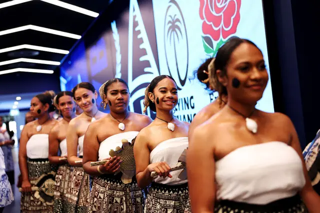 Fijian dancers