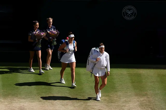 Finalists walk on to Centre Court