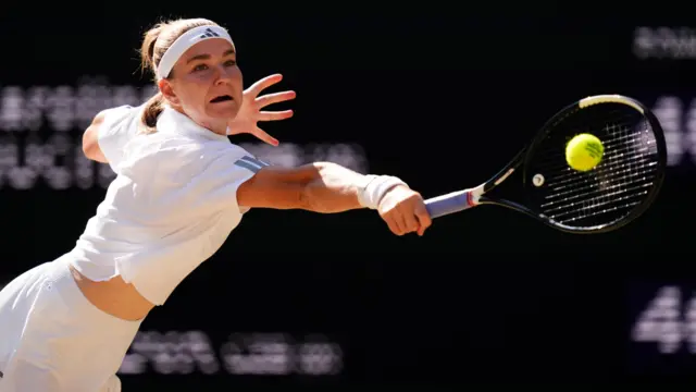Karolina Muchova hits a backhand