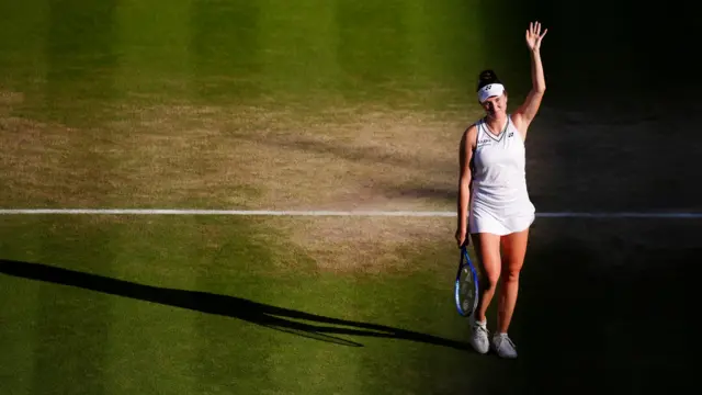 Linda Noskova celebrates