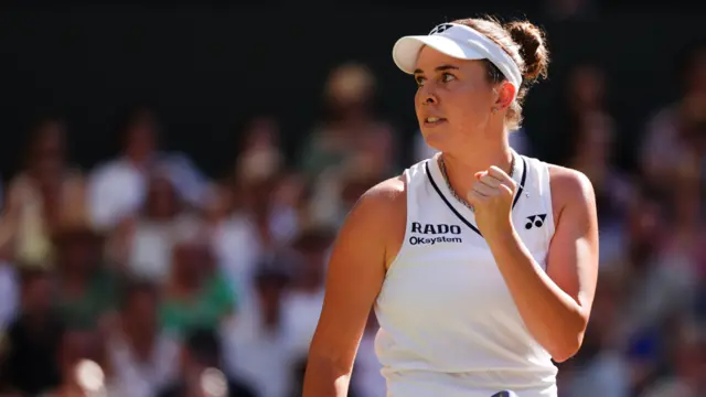 Linda Noskova celebrates