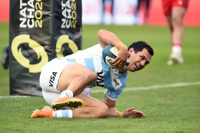 Matias Moroni crosses
