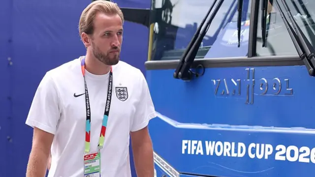Kane arrives at Miami Stadium