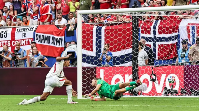 Jude Bellingham scores England's second goal against Norway
